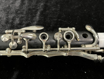 Photo Superb Condition Buffet Paris R13 Series Bb Wood Clarinet - Serial # 697363